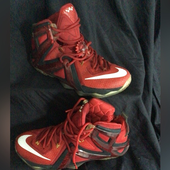 Red Nike lebron james mens sneakers - Picture 1 of 4